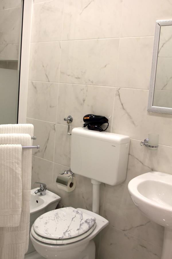 Catalea Bed & Breakfast เนเปิลส์ ภายนอก รูปภาพ