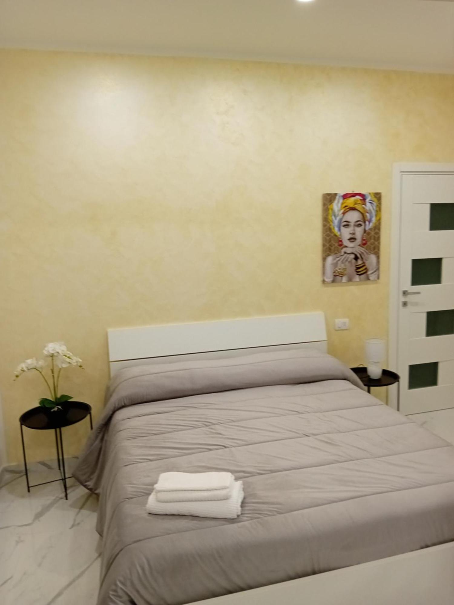 Catalea Bed & Breakfast เนเปิลส์ ภายนอก รูปภาพ
