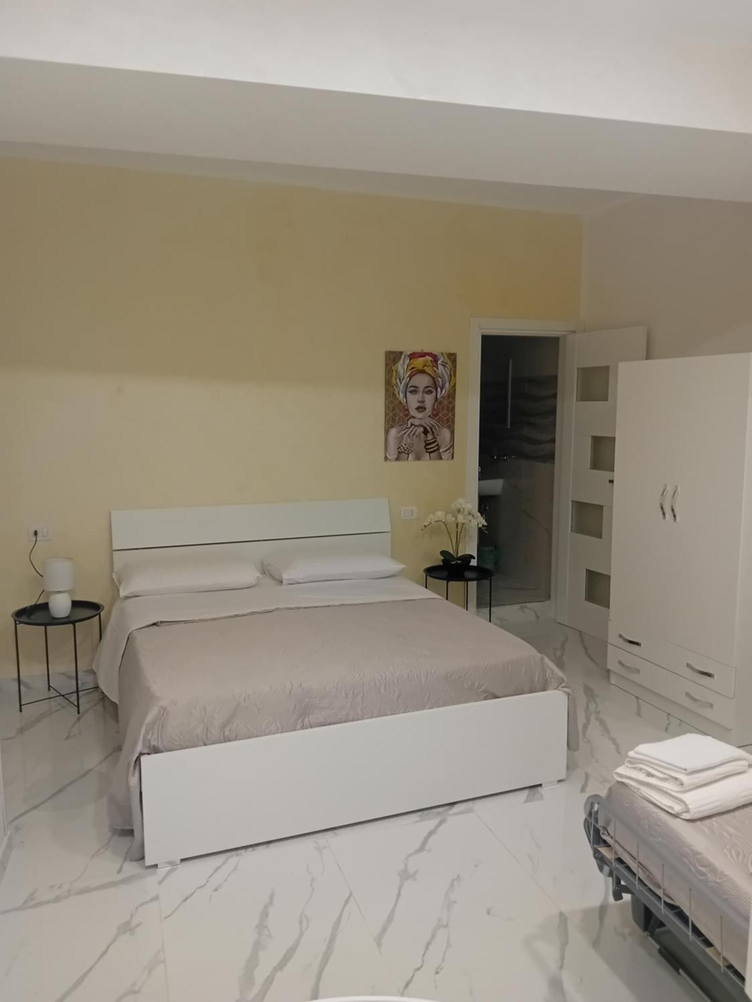 Catalea Bed & Breakfast เนเปิลส์ ภายนอก รูปภาพ